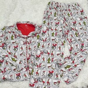 ⭐️ The Grinch Flannel Pajama Set
